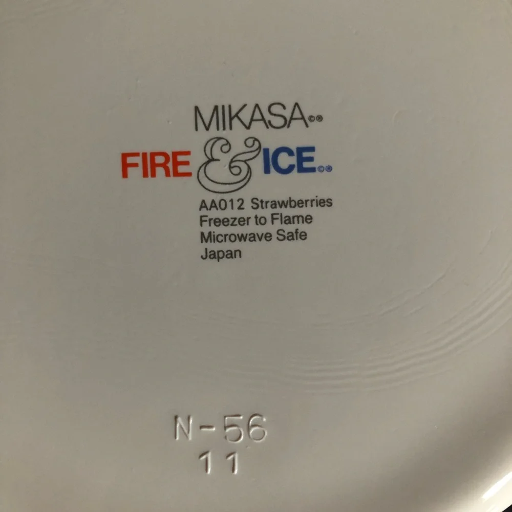 Mikasa Fire & Ice Strawberries Covered Casserole 3/4 Quart Dish